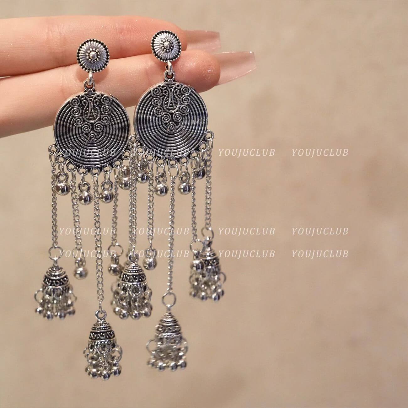 Luxury Boho Dangle Clips | Vintage Floral Ear Cuffs
Gold Fringe Ear Clips | Bohemian Statement Jewelry
Floral Ear Cuffs | Retro Gold Dangle Jewelry
Vintage Boho Earrings | Non-Piercing Ear Clips
Ethnic Gold Ear Jewelry | Chic Fringe Cuffs